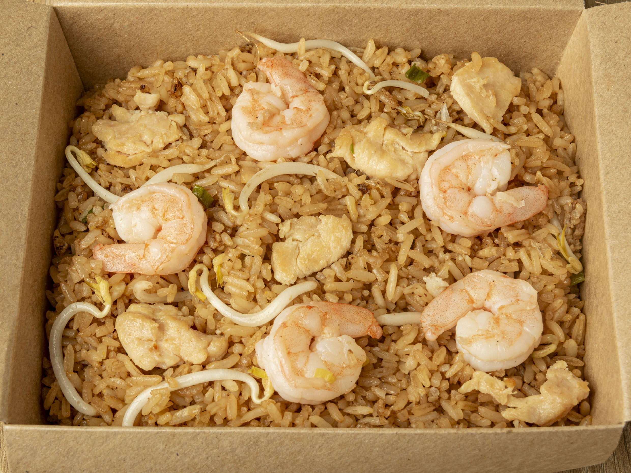 Chow Fan Camarón y Pollo
