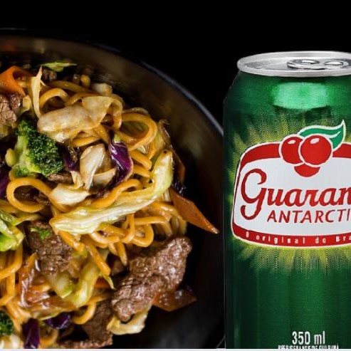 """Yakissoba de carne fresquinho, preparado com macarrão oriental, legumes salteados e molho especial que realça o sabor da carne macia. Acompanha um Guaraná Antarctica 350ml geladinho para completar essa experiência deliciosa."""