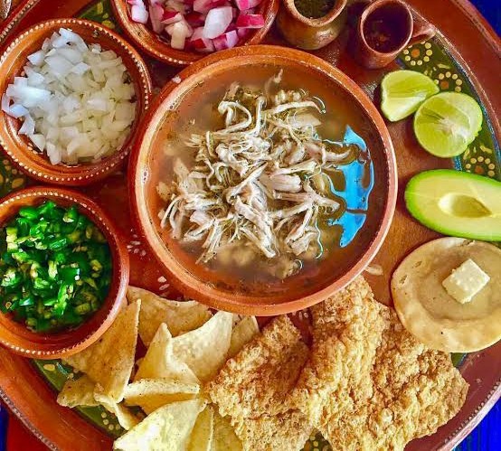 Pozole con Botana