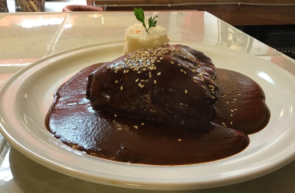 COMBO Pollo en Mole Chiapaneco