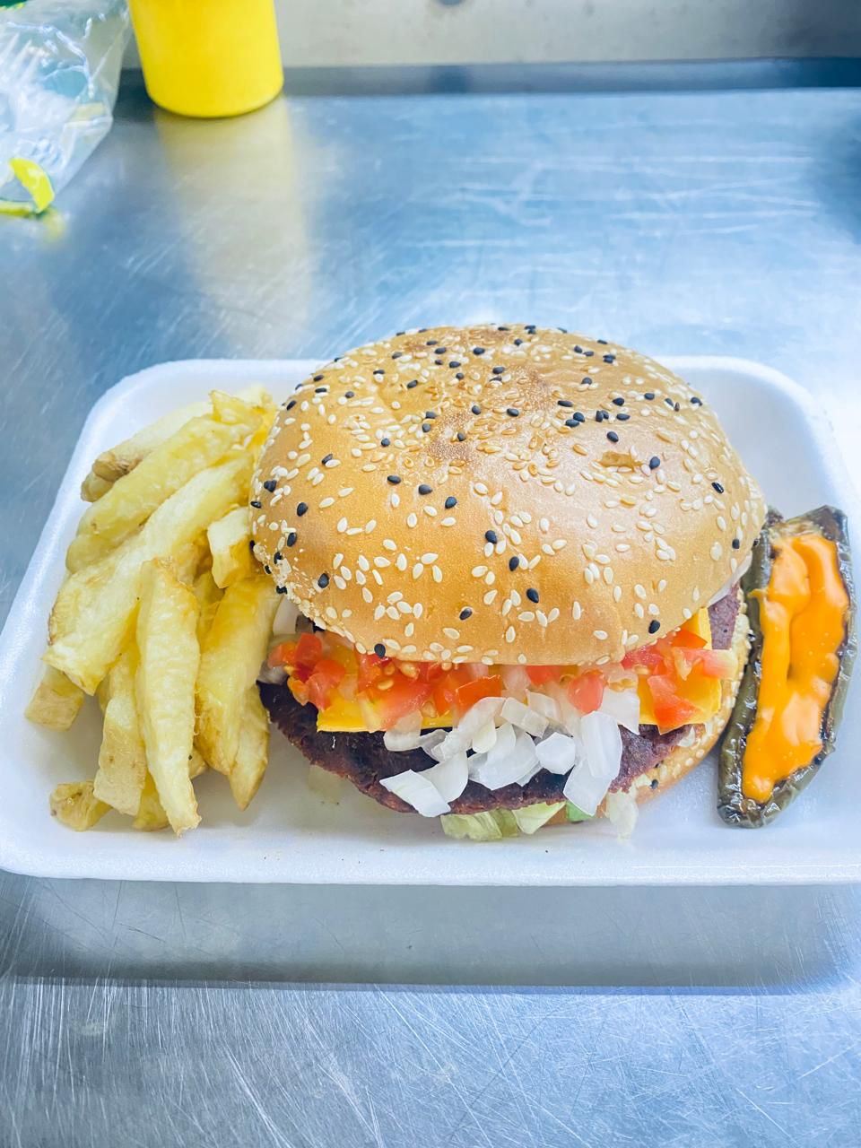 Hamburguesa Sencilla C/ Papas Naturales