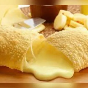 mussarela, tomate picado e orégano