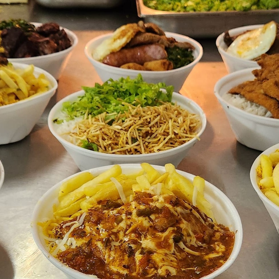 Duas marmitas completas com o tempero caseiro da Sabor de Casa — ideal para dividir a refeição a dois ou garantir almoço e jantar sem repetir pedido. Sai mais barato que pedir separado! Na etapa seguinte, adicione bebidas com preço especial exclusivo deste combo.