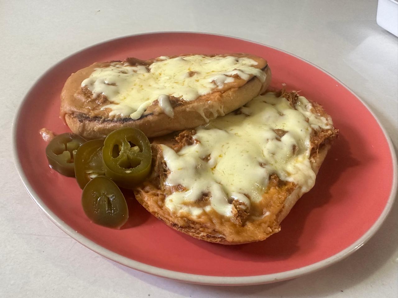 Molletes con Cochinita