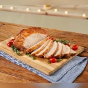 Arroz, Feijão, Macarrão, farofa, Batata ao molho Ou Batata corada com 2 pedaços de pernil.