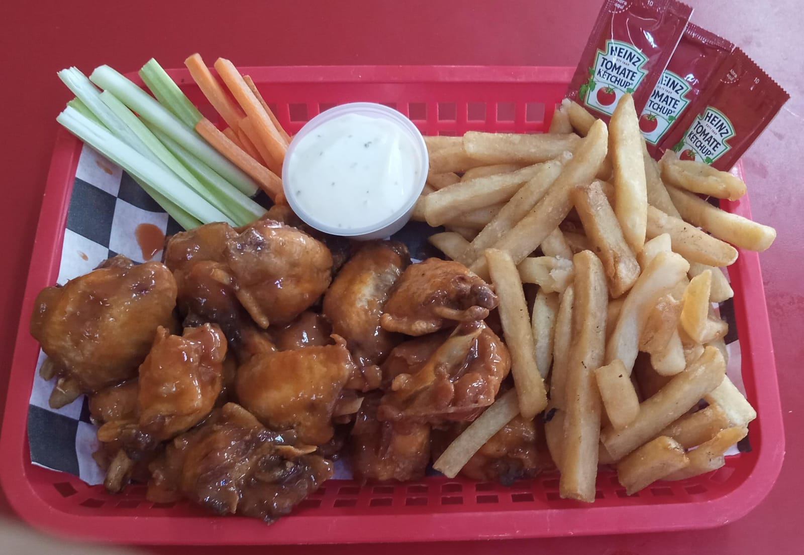 Combo- 8 Boneless Con Papas y Coca Cola