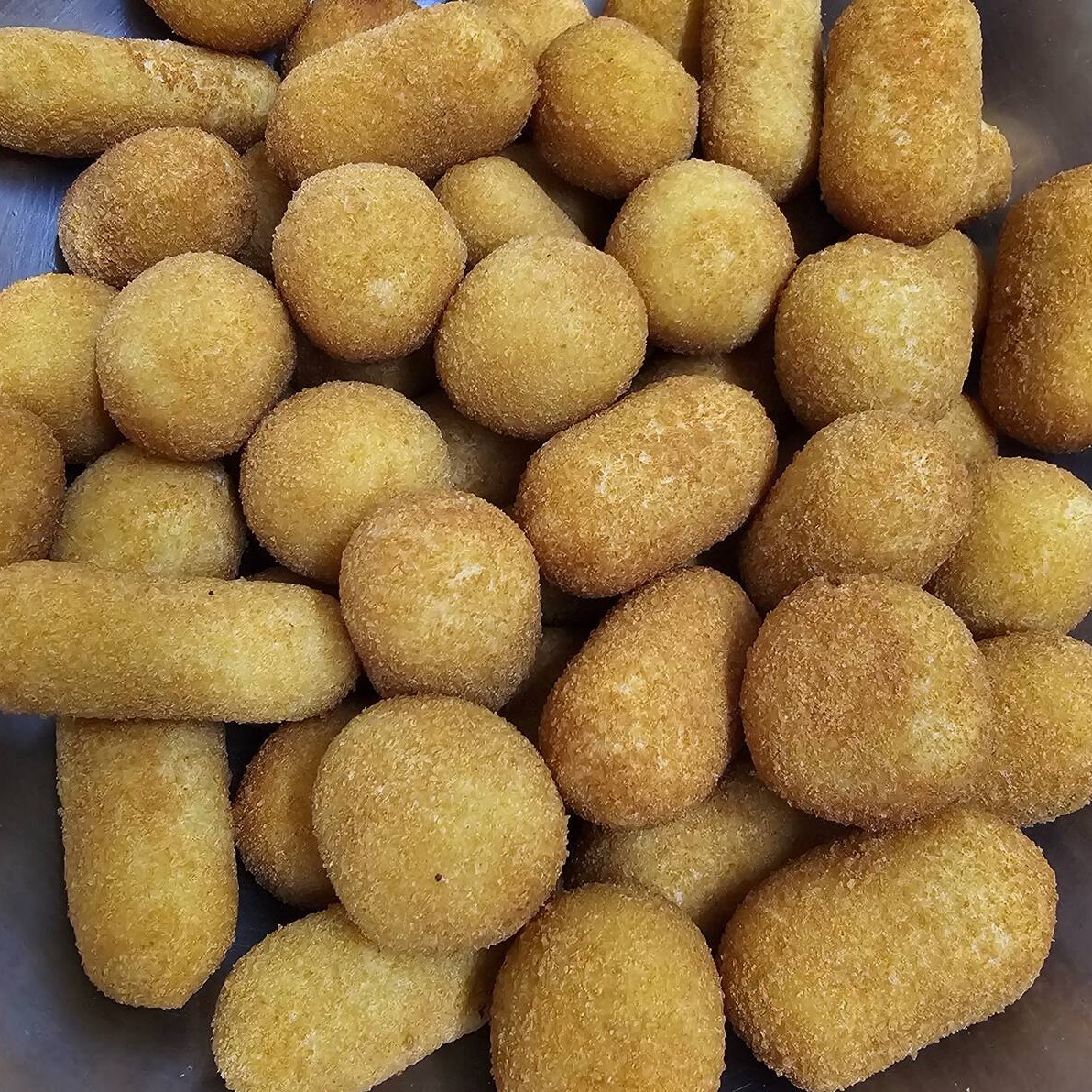 Até 3 sabores a sua escolha. Desfrute dos nossos salgadinhos fritos: crocantes por fora, irresistivelmente saborosos por dentro. Uma explosão de sabores em cada mordida!