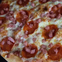 Pizza de Pepperoni y Jamon