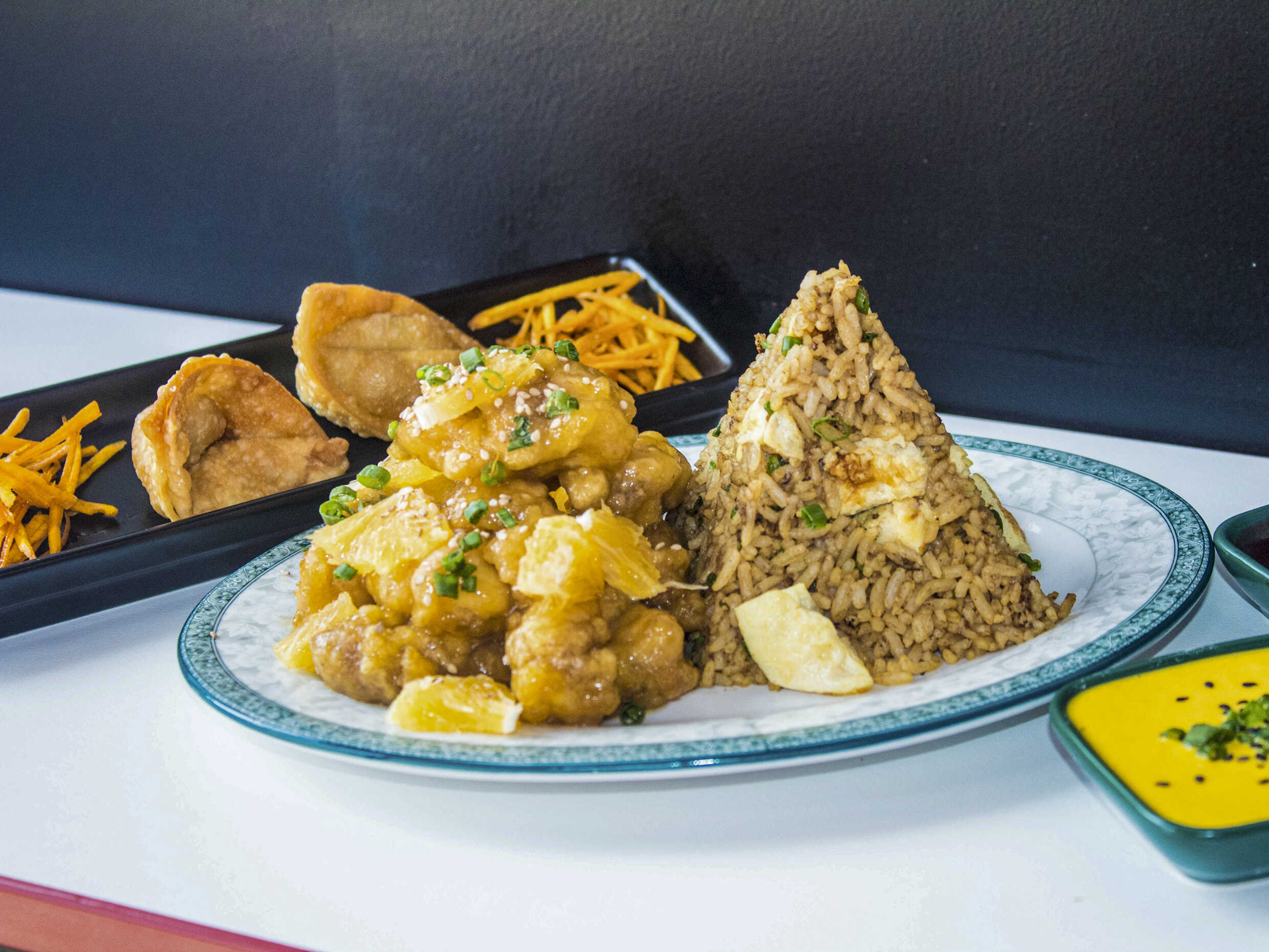 Arroz Chaufa, Naranja Kay y 2 Wantanes