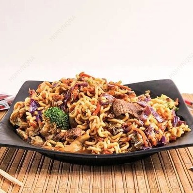 Carne, macarrão, repolho verde, repolho roxo, brócolis, cenoura.500gr