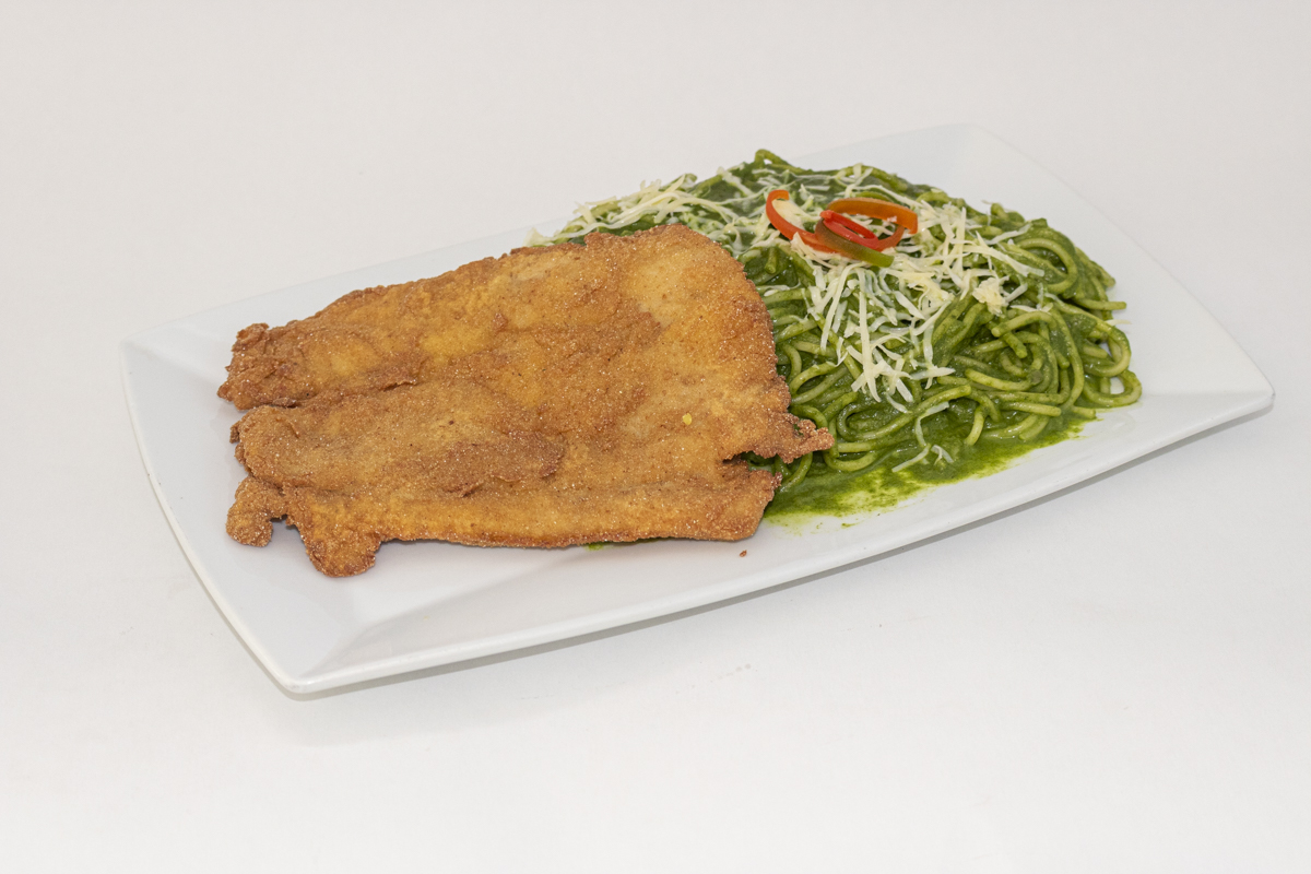 Tallarín Verde con Milanesa de Pollo