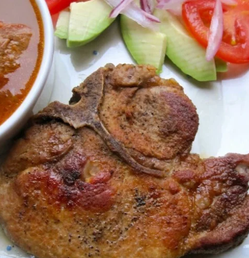 Chuleta de Cerdo Al Ajillo