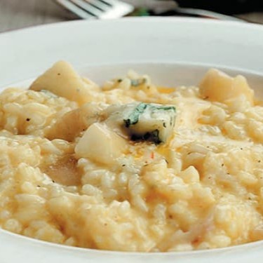 Todos os nosso risotos são elaborados com caldo de legumes feito na casa e fiarroz arborio finalizado com pamesão e mussarela(aproximadamente 600 grama)