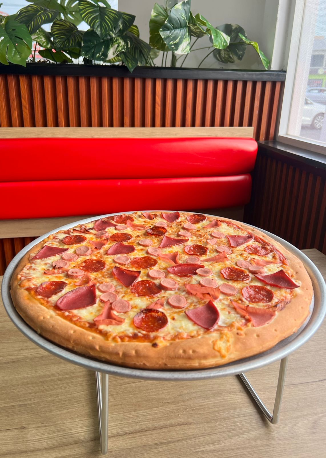 Pizza Mediana Carnes Frías