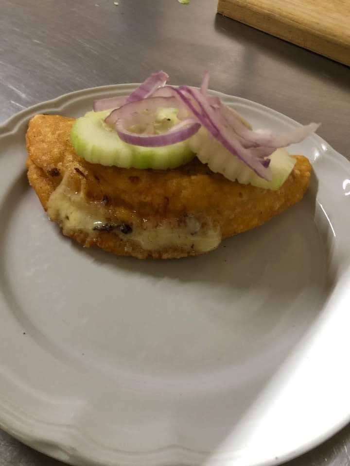 Empanada Camarón con Queso