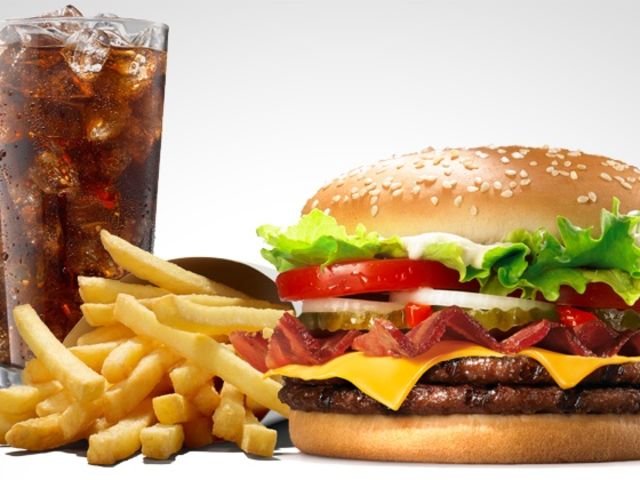 Hamburguesa + Papas + Bebida
