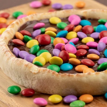 Chocolate ao leite e confete.