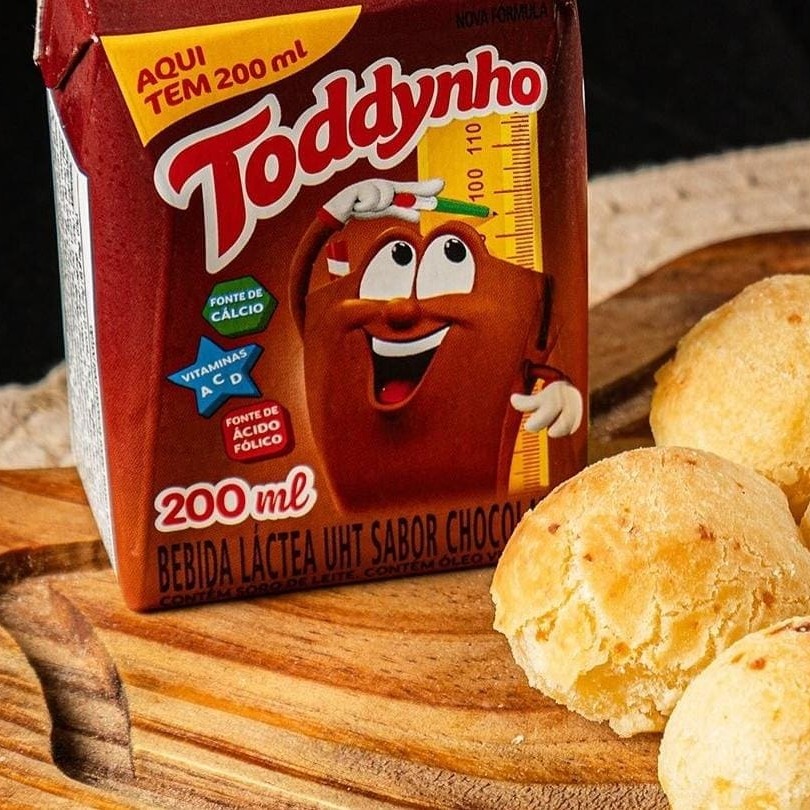 10un deliciosos Pães de Queijo + 1 Todyynho de 200ml