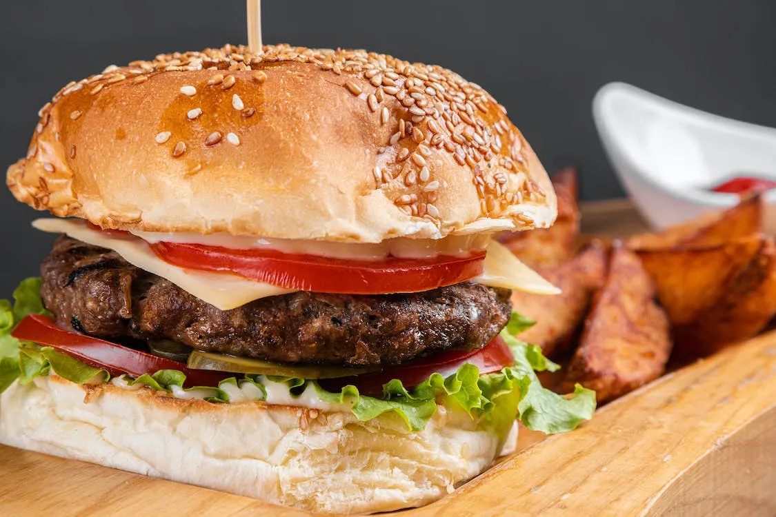 Hamburguesa de Res con Piña