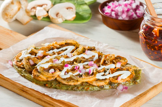 Huarache con Champiñones