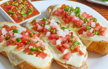 Molletes con Chilaquiles