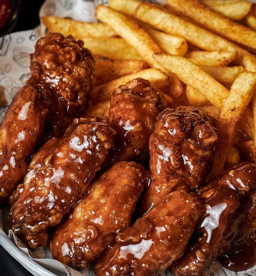 Alitas 8pz + Papas 200g (Gajo o Francesa)