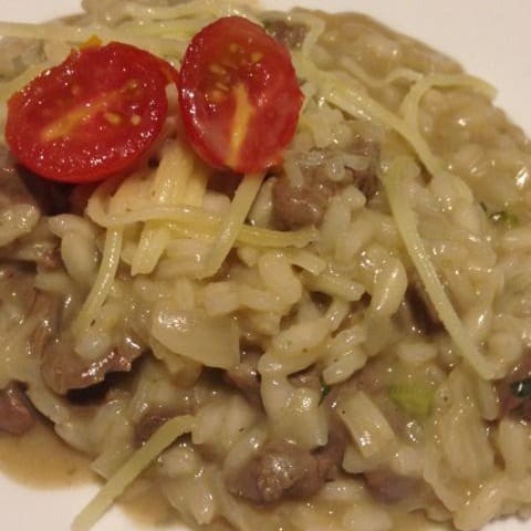 Todos os nosso risotos são elaborados com caldo de legumes feito na casa e fiarroz arborio finalizado com pamesão e mussarela(aproximadamente 600 grama)