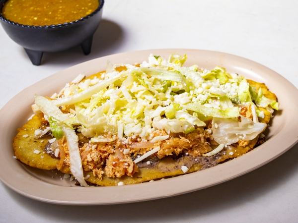 Huarache con Guisado