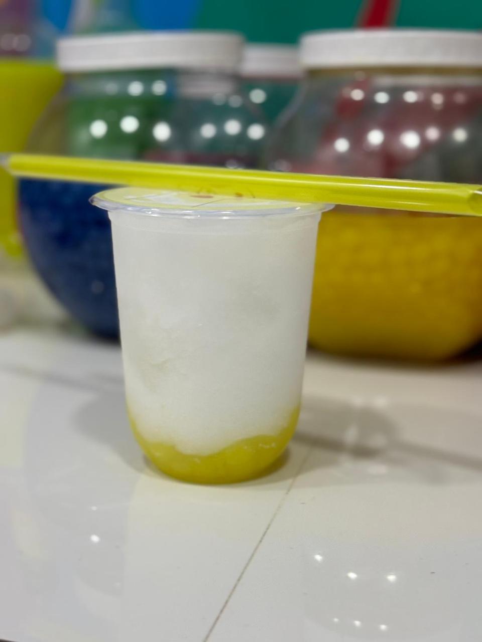 Lichi con Perlas Explosivas de Grosella