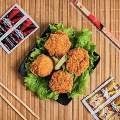 Salmão, cream cheese, cebolinha, empanado na panko e frito. (4 peças)