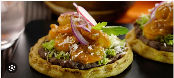 Sope de Tinga de Pollo