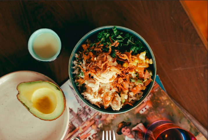 Arma tu Bowl Grande + Pollo o Falafel