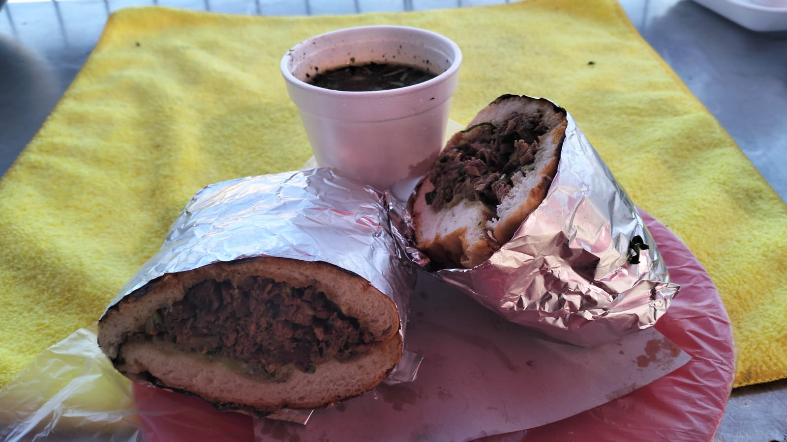 COMBO: TORTA DE BIRRIA➕CONSOME➕COCA COLA 450ML.