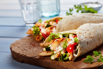 Wrap de Pollo (Incluye Jugo, Fruta, Café o Té)