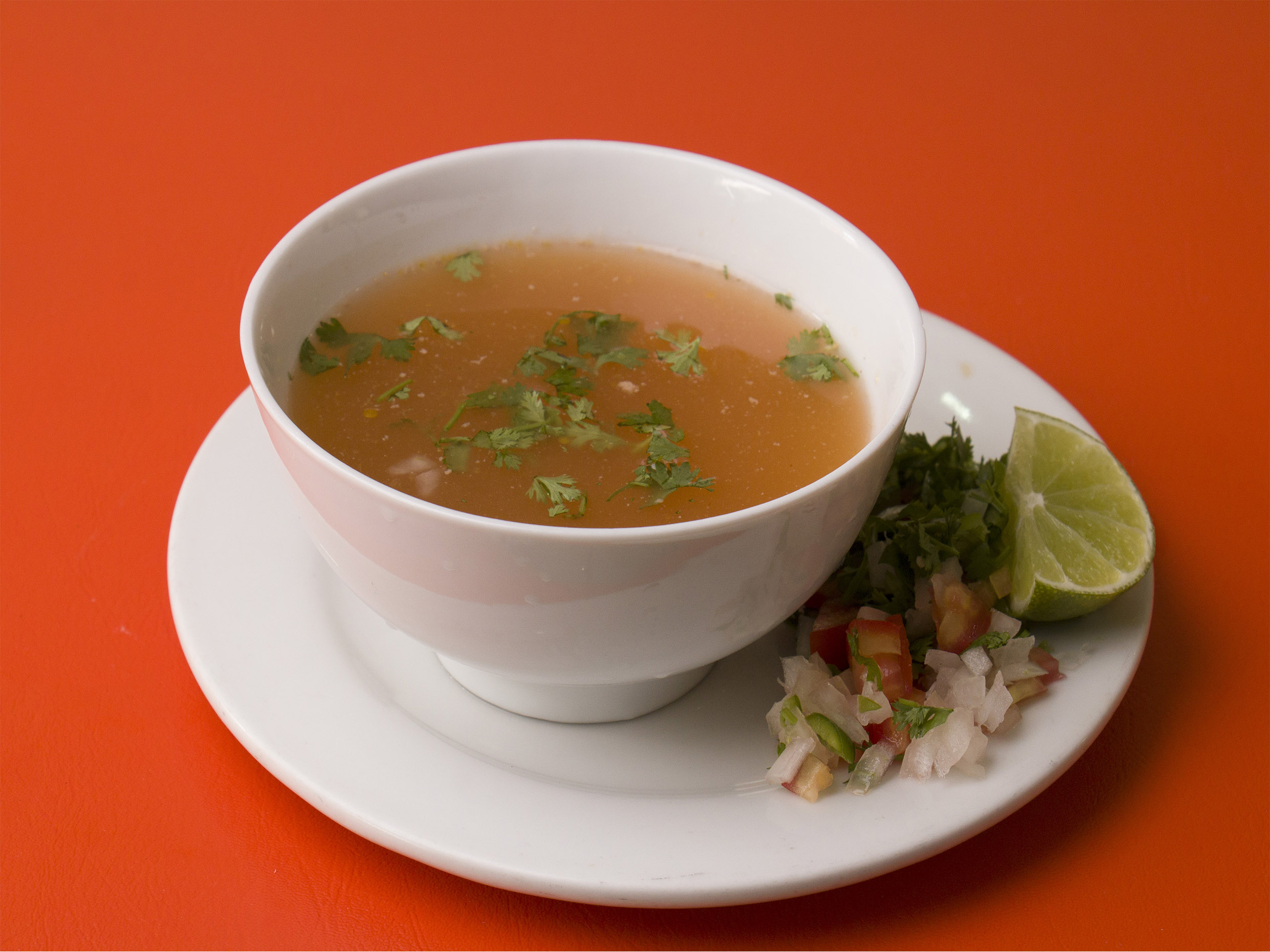 Consomé de Pollo con Verduras