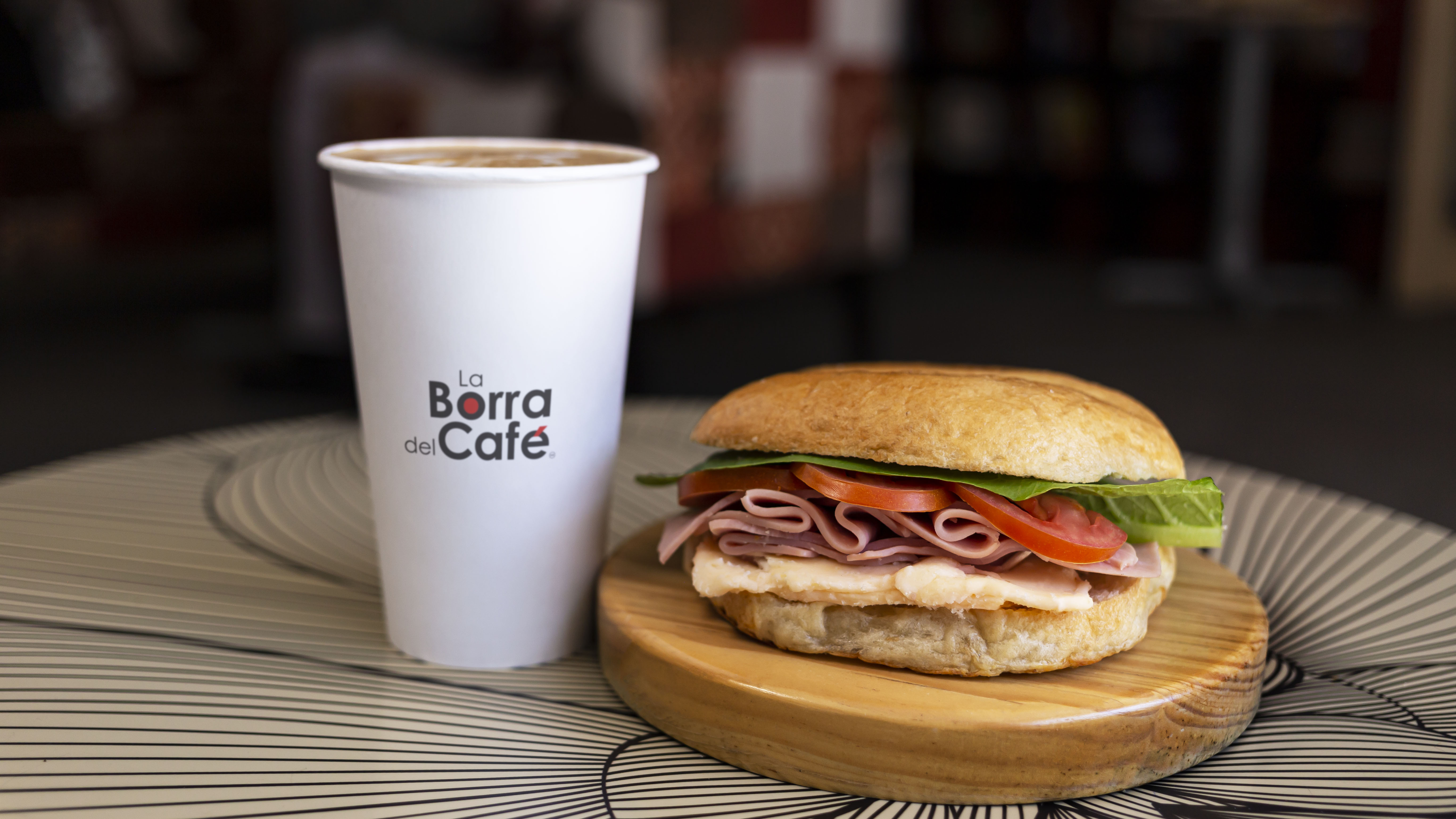 1 Capuccino Italiano md + 1 Croissant o Bagel J/Q