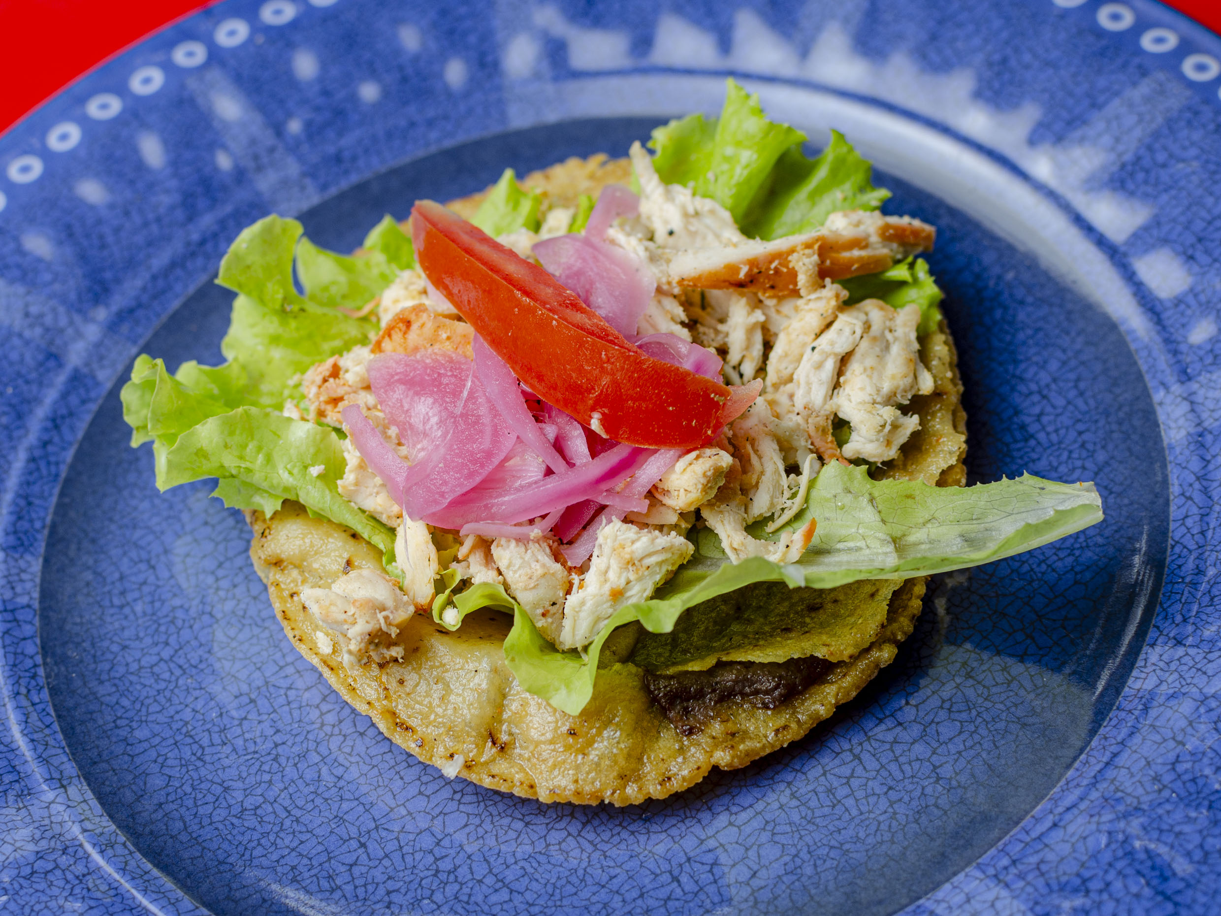 Panuchos de pollo.