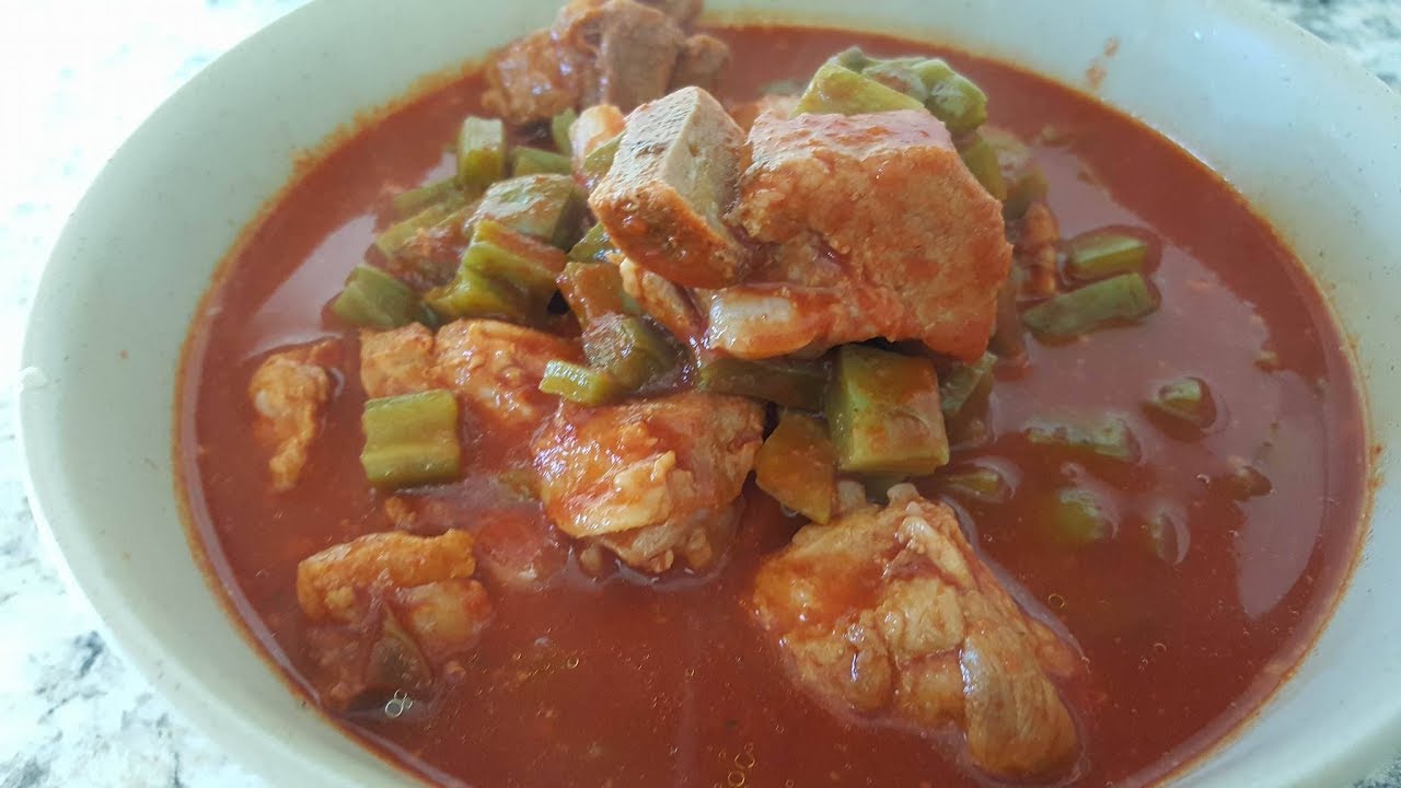 Burrito costilla de puerco en chile guajillo nopal