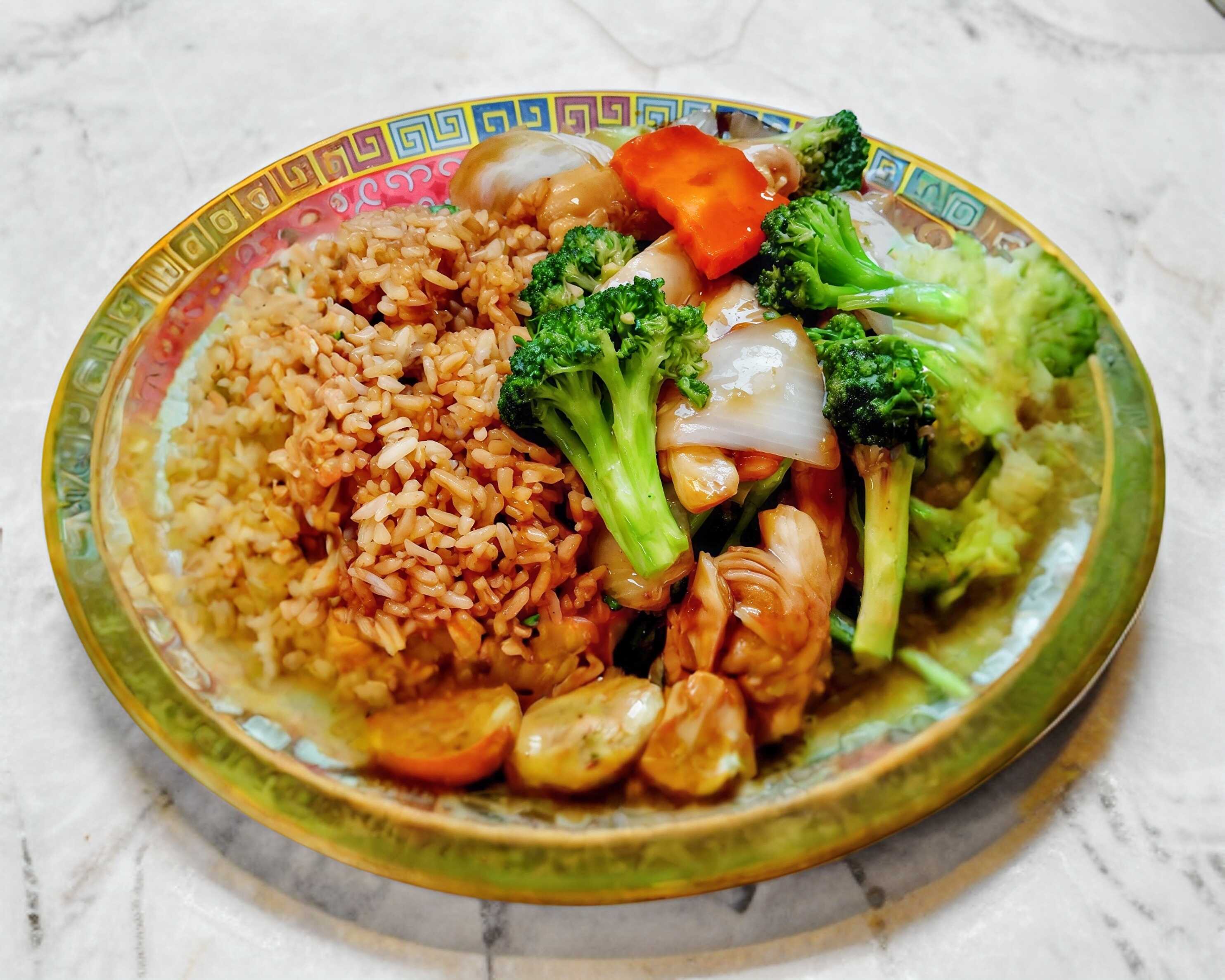 Pollo con Brócoli Arroz Frito Chun Kun
