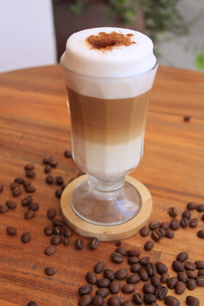 Club Sándwich, agua del día o americano