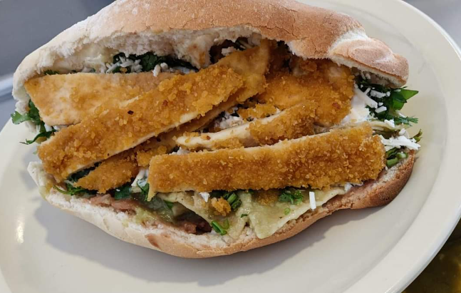 torta de chilaquiles con milanesa + cafe de olla