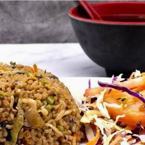 Arroz Yakimeshi Vegetariano con Sopa Miso