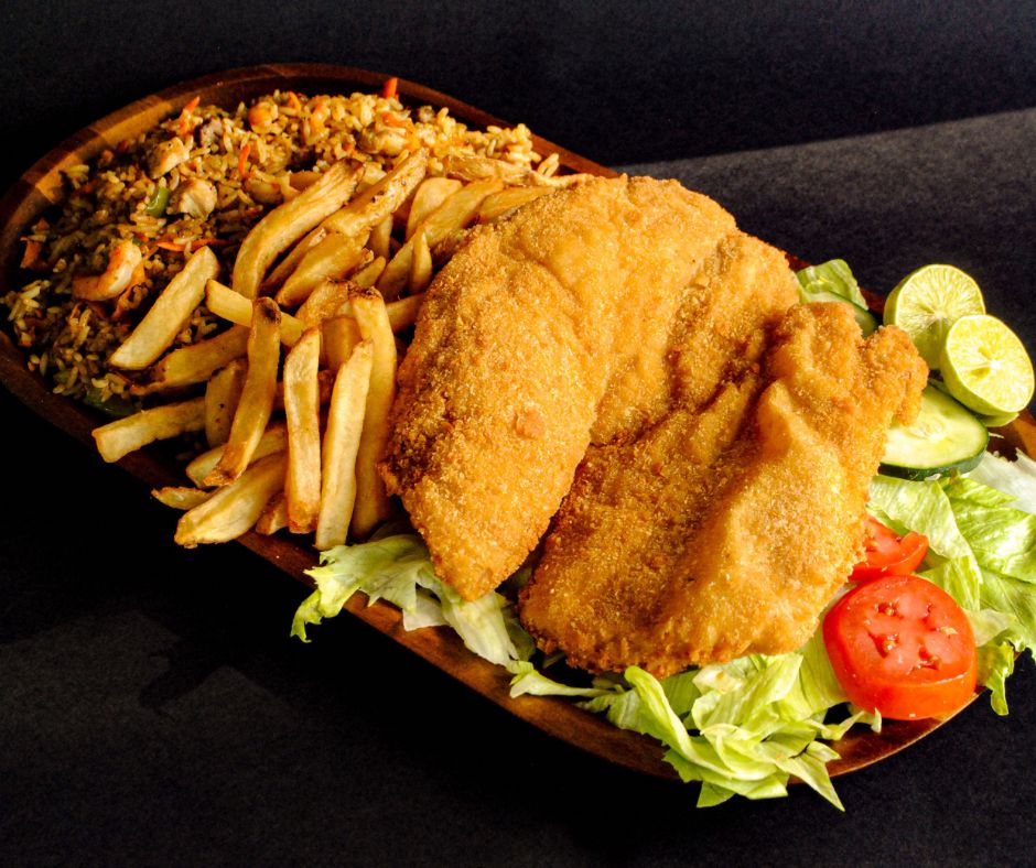 Filete empanizado con arroz mixto