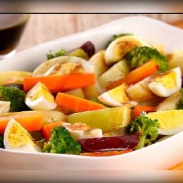 Filé de Peixe Temperado  + Monte a sua salada (Escolha 3 tipos)  + Água Mineral