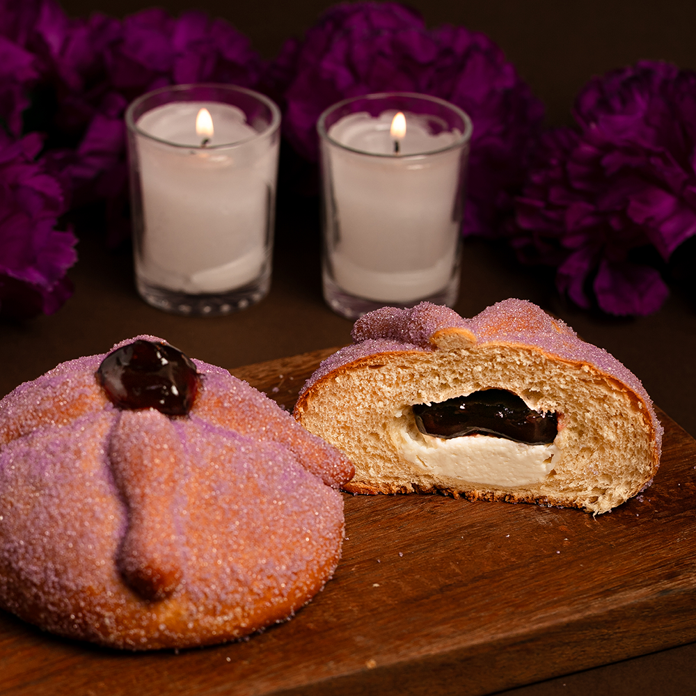 Pan de Muerto Relleno de Zarzamora