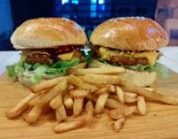 Hamburguesa 2 Tortas de Carne mas Papas