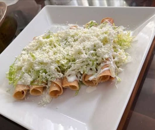 Tacos Dorados de Pollo 6 Pzas