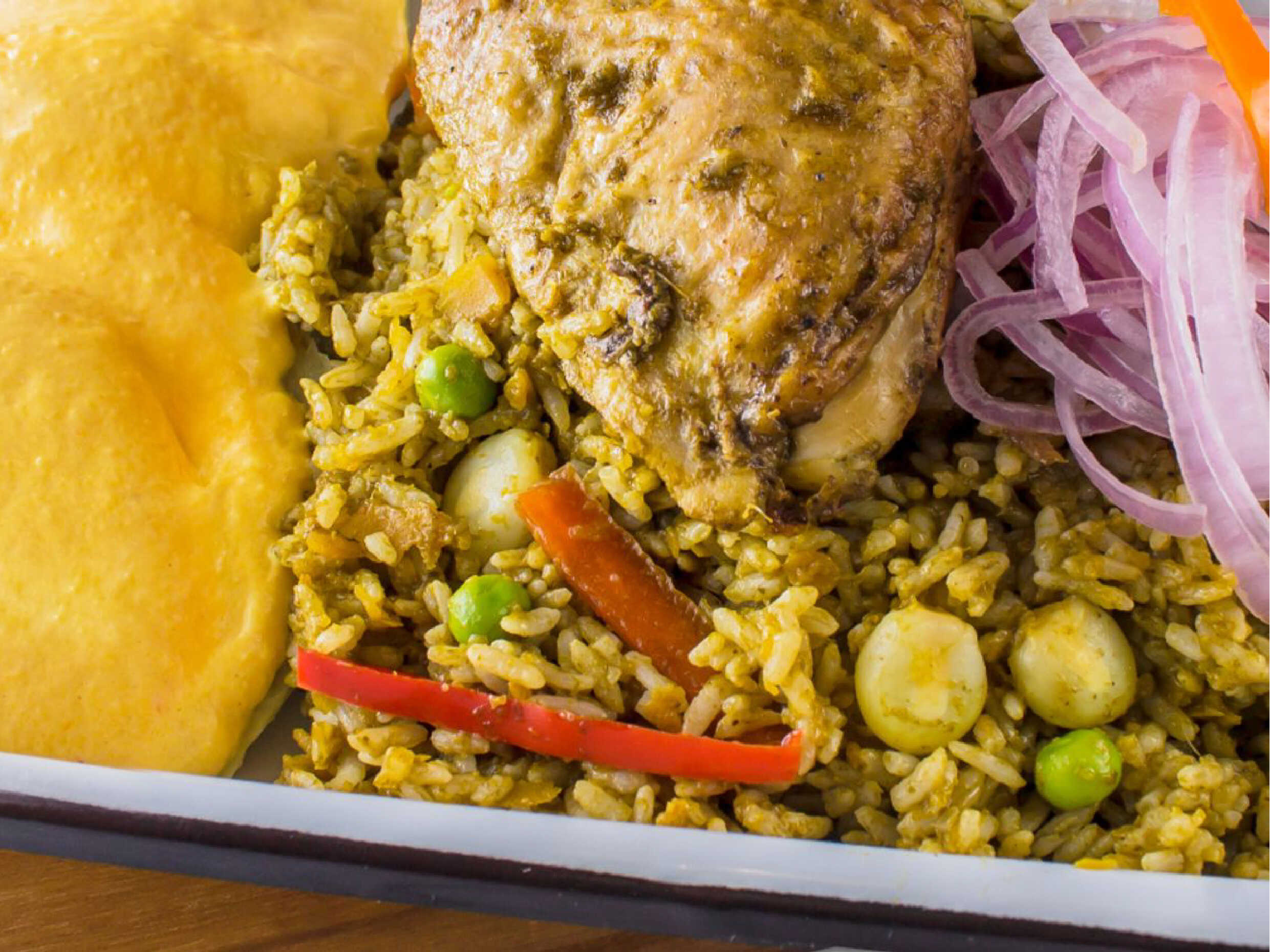 Fuente Arroz con Pollo Combinado para 2