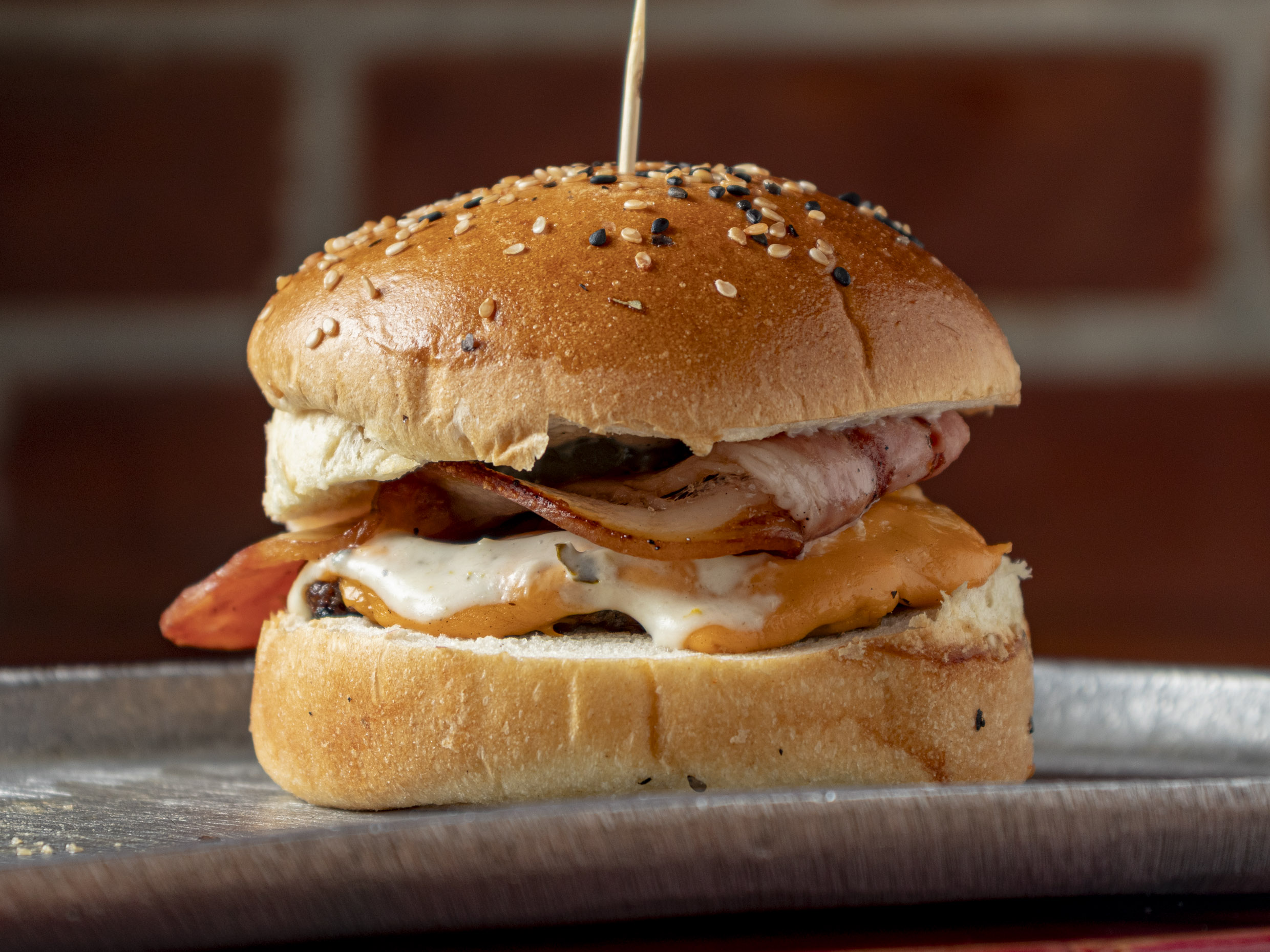 Burger Chesse Bacon + Papas