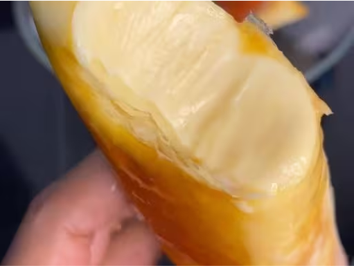 Esse delicioso sacolé cremoso que é um pudim de leite condensado num saquinho. Contém aproximadamente 150g